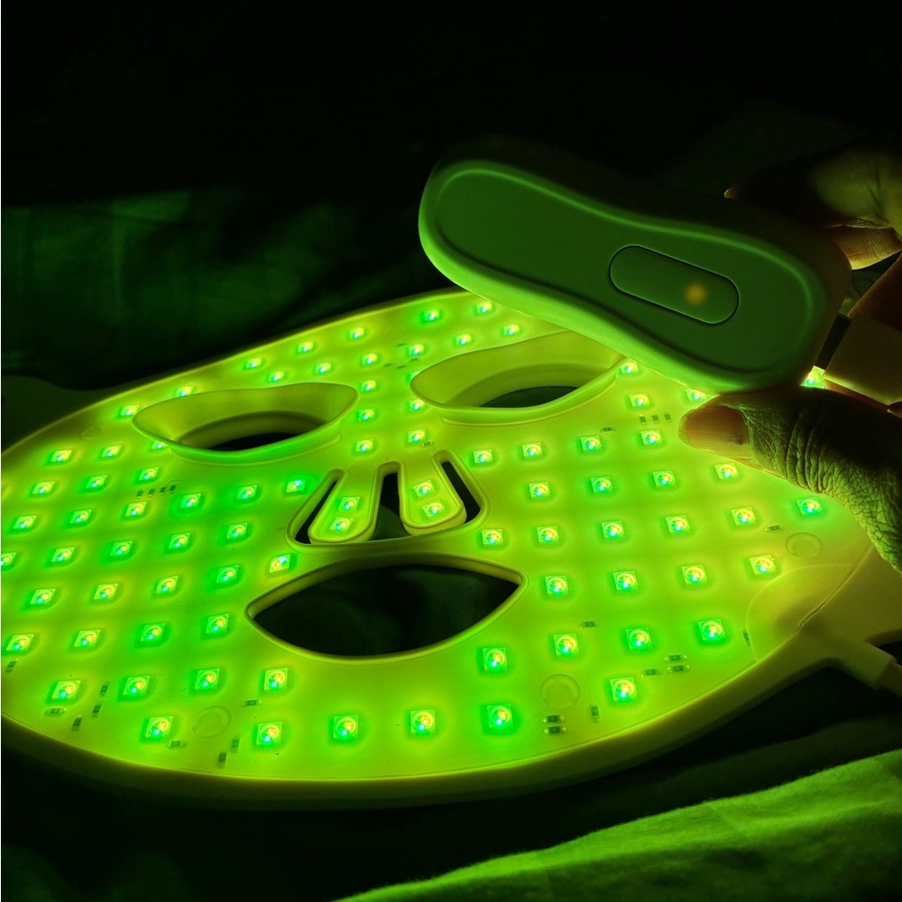 White LED Facial Mask - Picture 7 of 11